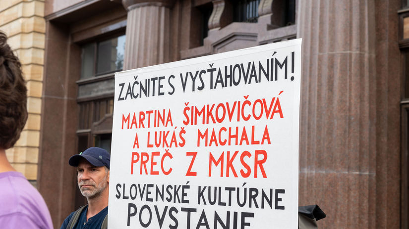 Kulturna obec organizuje protestny pochod reaguje na cistenie v STVR a fonde na podporu umenia