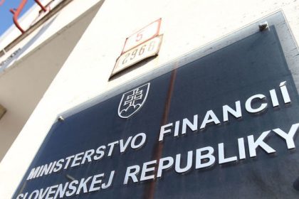 Moze byt horse Deficit je podstatne vyssi v porovnani s predchadzajucim mesiacom minulym rokov aj v porovnani s planom varuje analytik
