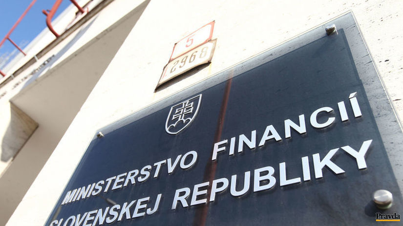 Moze byt horse Deficit je podstatne vyssi v porovnani s predchadzajucim mesiacom minulym rokov aj v porovnani s planom varuje analytik
