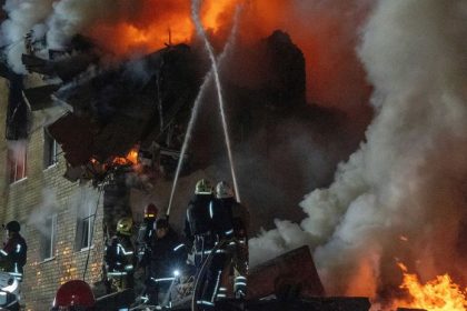 ONLINE Charkov v slzach spod trosiek zniceneho bytoveho domu vytahuju dalsie tela Ruske utoky zabili aj dve deti