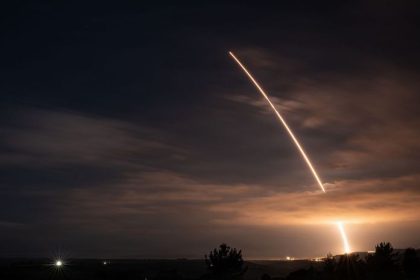Obrana Aliancie v pohotovosti Krajina NATO bola vystavena balistickej rakete ktora preletela cez dva staty