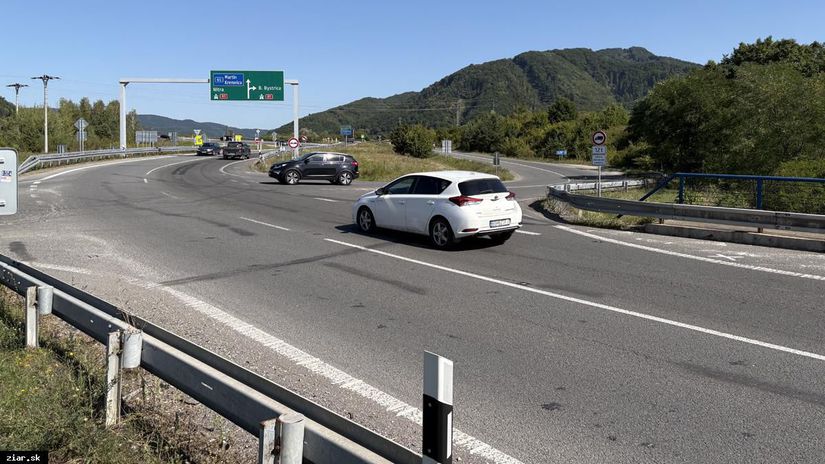 Prace na skrasleni kriovatky pi ovskom Podhrad sa zacnaj
