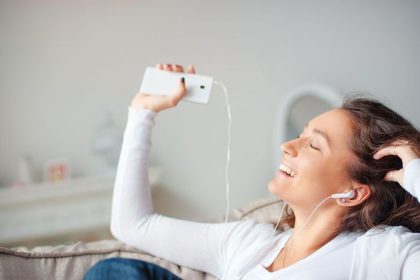 Prekvapujuci trik radikalne zniuje pocity uzkosti Potrebujete len sluchadla a 24 minut casu