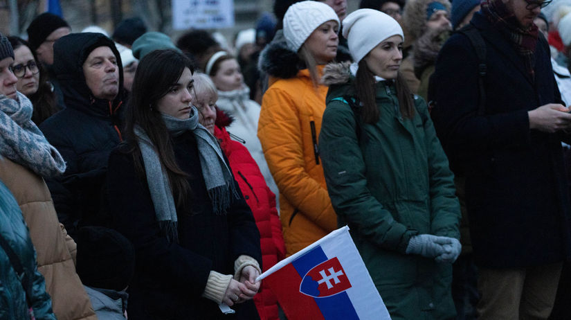 Prieskum Priblizne tri stvrtiny mladych ludi zvazuju odchod do zahranicia