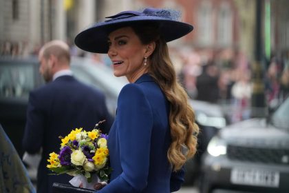 Princezna Kate ziarila v sperkoch po kralovne Alzebete II Ano toto je zena ktora zatienia aj najtemnejsie tiene skandalom