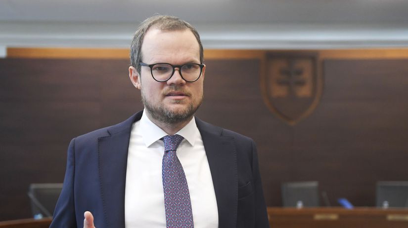 Rezort vnutra podal staznost na advokata curillovcov Ma nies nasledky za svoje statusy