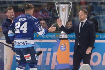 Sestica timov ktore postupili do stvrtfinale play off je znam dvojice v barazi urci nedela