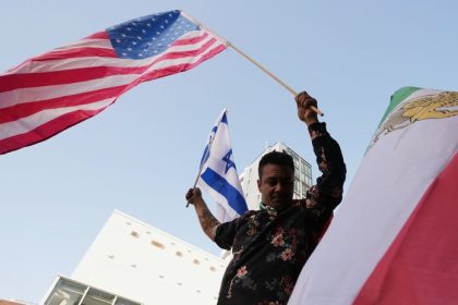 Slzy v statnej televizii ohnostroje v uliciach Iran explodoval emociami davy oslavuju smrt Chameneho