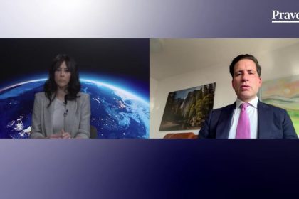 Staci jeden prieliv preco konflikt v Irane zdrazuje benzin aj v EU Energeticky sok by vrhol Europu do stagflacie vysvetluje ekonom Kovanda