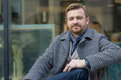 Tenorista Pavol Brslik Viac ako vojen sa bojim umelej inteligencie Preco su koncerty pre politikov a sportovcov mucive