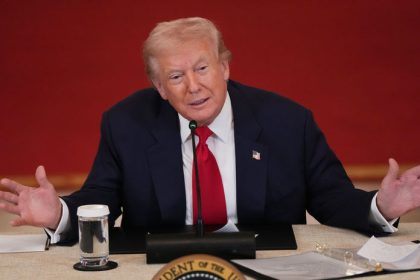 Trump zdvihol Stit Ameriky a posiela armadu do boja proti drogovym kartelom V Ekvadore padli prve smrtelne vystrely
