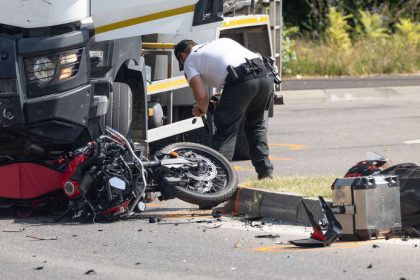 VIDEO Akobyc ele male mestecko vymrelo Policia zverejnila zabery z desivych nehod motocyklistov