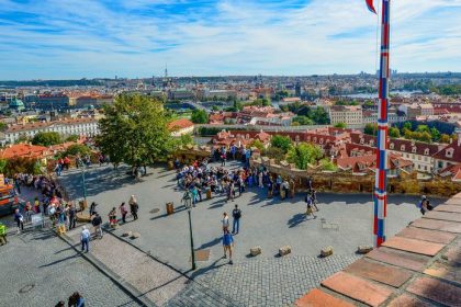 Viac nez 9 milionov turistov vytvorilo rekord Hrad u nasich susedov zazil rok ktory ho zaraduje medzi najnavstevovanejsie na svete