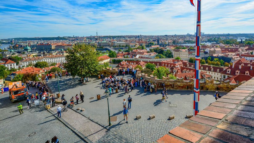Viac nez 9 milionov turistov vytvorilo rekord Hrad u nasich susedov zazil rok ktory ho zaraduje medzi najnavstevovanejsie na svete