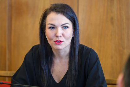predsednicka sudnej rady kosova ziada opozicnu poslankynu jurik o ospravedlnienie obvinila ju z hrubeho utoku