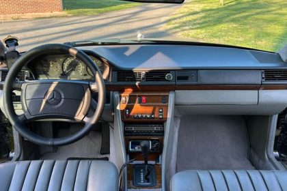Elektromobily by o tomto mohli len snivaat Tachometer Mercedesu z roku 1991 ukazal ohromujuce udaj