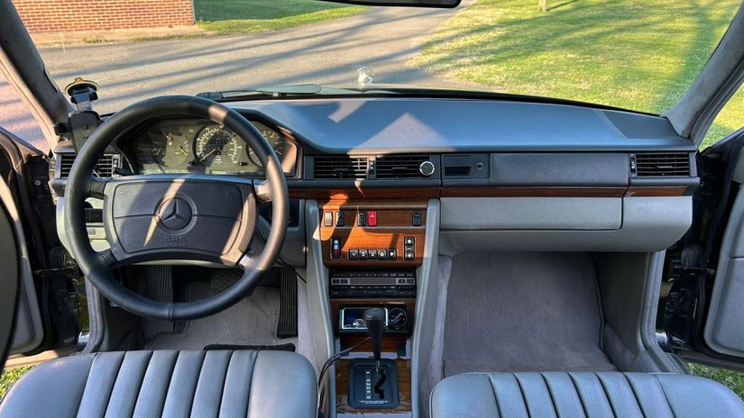 Elektromobily by o tomto mohli len snivaat Tachometer Mercedesu z roku 1991 ukazal ohromujuce udaj