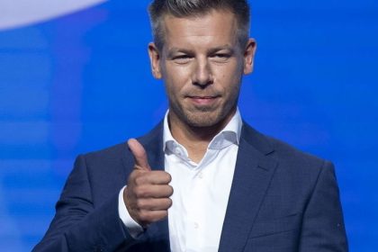 Liderom madarskej opozicie je Orbanov byvaly spojenec Spinava kampan ani obvinenia z tyrania manzelky mu neuskodili