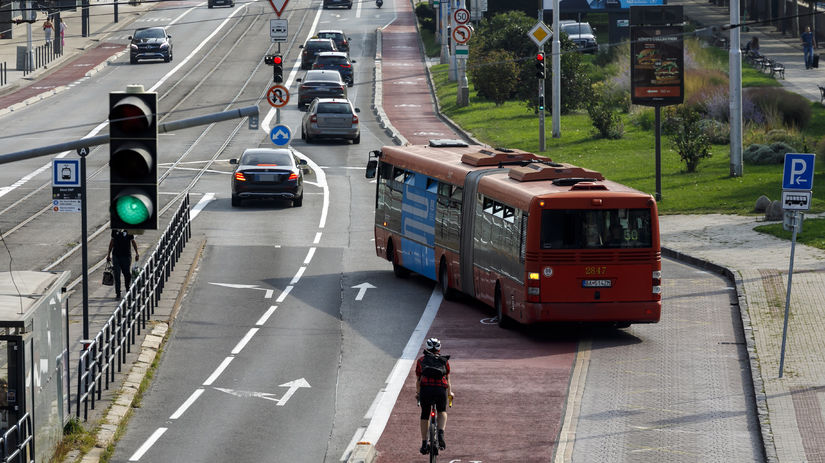 Nebezpecnemu cyklochodniku na Vajanskeho podla Winklera odzvonilo