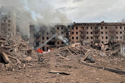 ONLINE Rusi zhodili na Slovjansku obrovsku letecku bombu Exploziya zrovnala so zemou detske sportovisko aj desiatky domov