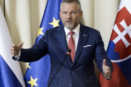 Pellegrini vyzve opoziciu aj koaliciu aby sa zaviazali na dokoncenie vystavby nemocnic Podla SNS nesie najvacsiu zodpovednost za stav slovenskeho zdravotnictva