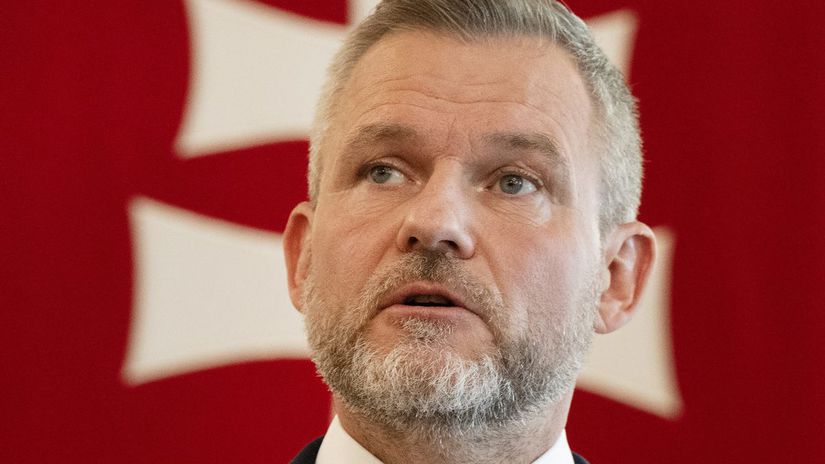 SaS Nieco take nerobia ani v Bielom dome Po papalasckom bankete liberalni ziadaju kontrolu NKU