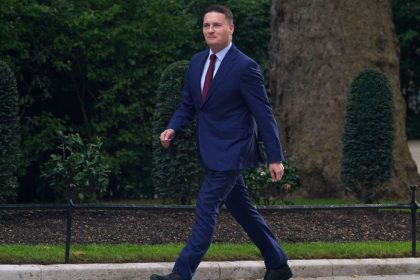 Britania sa otrias a k ma zvrhnete nastane chaos varuje Starmer Stretnutie so sokom bolo kratke