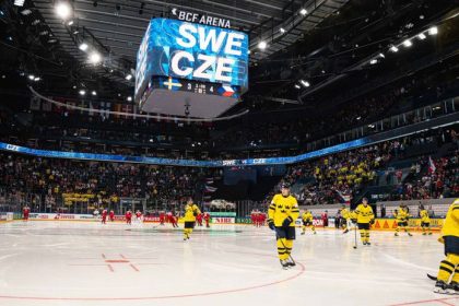 Cesi vyvolali poplach Hokejova velmoc sa uz na uvod MS topi v kritike Hovori sa o kolapse a totalnej bezradnosti