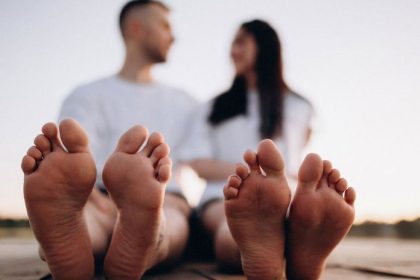 Chcete vzrusit svojho partnera v posteli pouzite tieto masazne dotyky a netradicne casti tela