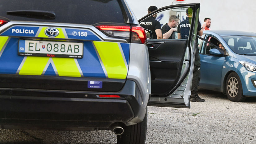 Mohutna explozia na Hornej Nitre Nezname pachatelia odpalili bankomat a poskodili budovu