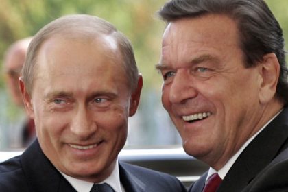 Putin chce exkancalara ako mediatora vojny Kallasova reagovala tvrdym odmietnutim