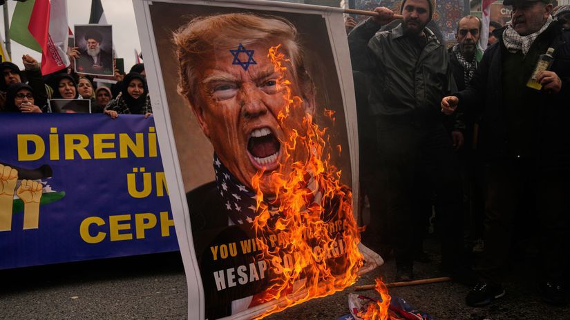 Trump ma na stole nove plany utoku na Iran Rozhodujucim moze byt klucovy brifing s admiralom