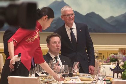 VIDEO Navsteva Americanov bola pre Cinanov atrakciou Rubio sa stal hitom socialnych media s Muskom si smotanka robila selfie
