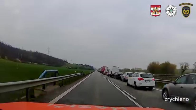 VIDEO Tak toto sa len tak nevidi Muz po hrozivej celnej zraske nevahals pomocou ani na sekundu