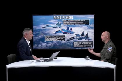 Velitel slovenskej letky F 16 pplk Gregor Vieme ze nad Baltom nas cakaju ruske Suchoje Najskor letime proti rakete az potom proti lietadlu