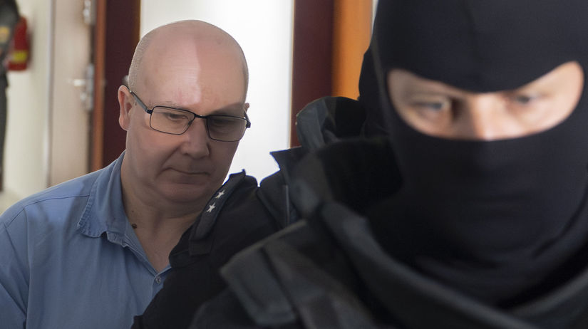 Andrusk po vpovedi o Gaparovi zneistel Kto rozhodol i dostane kuklu