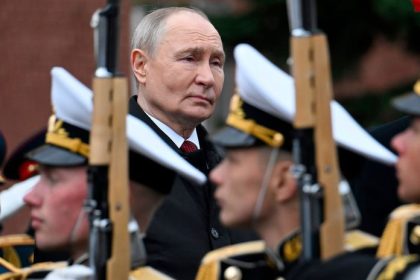 Car padol Sovietskeho zvazu sa rozpadol Teraz Putin celi starej ruskej kliatbe