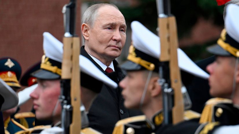 Car padol Sovietskeho zvazu sa rozpadol Teraz Putin celi starej ruskej kliatbe
