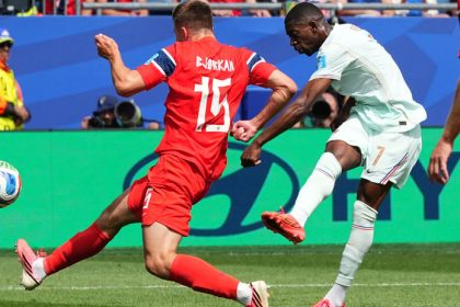 Famozny Dembele znicil Norov hetrikom Francuzi suverenne ovladli svoju skupinu Senegal predviedol proti Iraku golovu sou