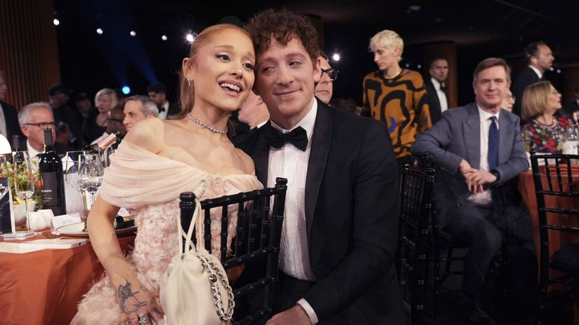 Poslala k vode dalsieho muza Ariana Grande a Ethan Slater sa udajne rozisli po troch rokoch