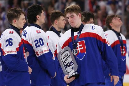 Prveho Slovaka na drafte si vybrali Los Angeles brat Simona Nemca sa tiez dockal Timy NHL si celkovo vybrali siestich Slovakov