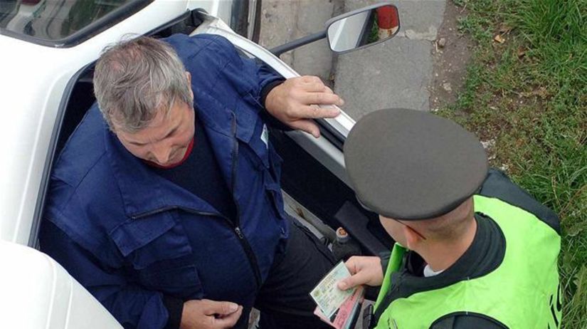 Stat zahajuje velky lov na vodicov Statisicom soferom hrozia pokuty strata znaciek aj zakaz vedenia motoroveho vozidla