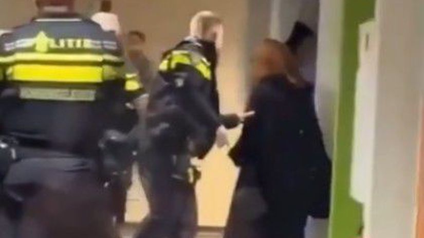 VIDEO Brutalne zabery z Holandska tehotna zena skoncila po zasahu policajta na zemi