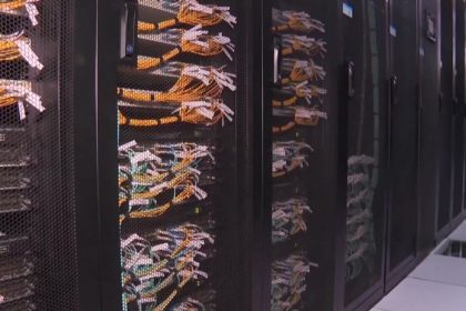 VIDEO Internet ovladli stroje Po prvykrat v historii automaty prekonali ludi v surfovani