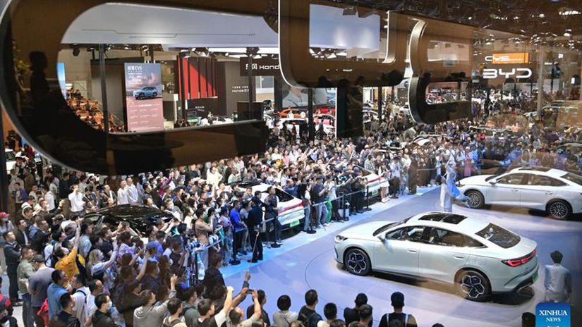 VIDEO Navstivte autosalon v Pekingu s nami
