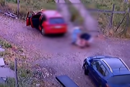 VIDEO Vydieranie ako z 90 rokov Taxikara vylakali do pasce brutalne ho napadli a okradli
