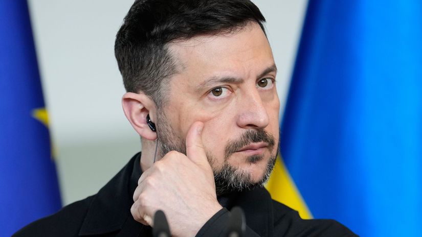 Zelenskeho rozhodnutie vyvolalo vo Varsave burku Nawrocki ma na stole vyznamenanie od Poliakov
