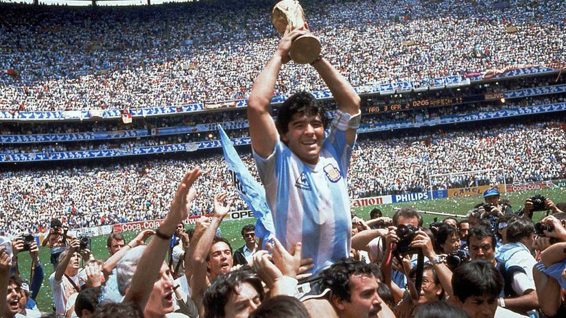 sportweb uvadza novy podcast sportove legendy prva epizoda je venovana fenomen u diega maradonu