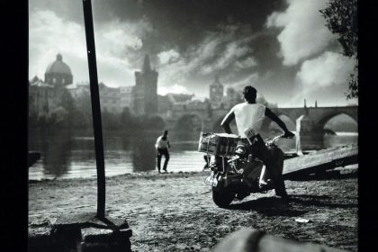 v divine su vystavene fotografie jana saudka
