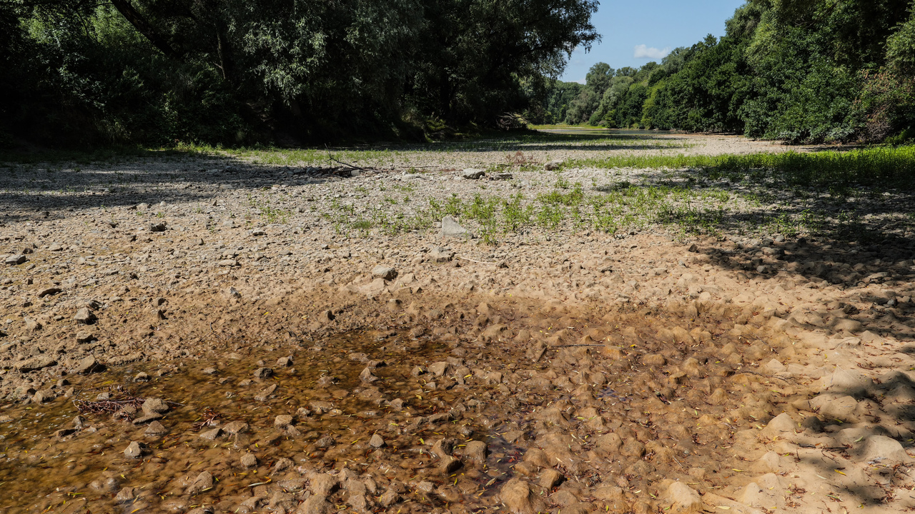 Klimatolog o suchu na Slovensku Prechadzame z jedneho extremu do druheho Moze sa to este zhorsit rozhovor